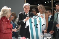 la asombrosa cifra que pago un empresario por una camiseta de leo messi autografiada