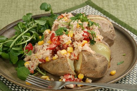 Patatas rellenas de atún Una receta simple y deliciosa en pocos minutos Foto: Shutterstock