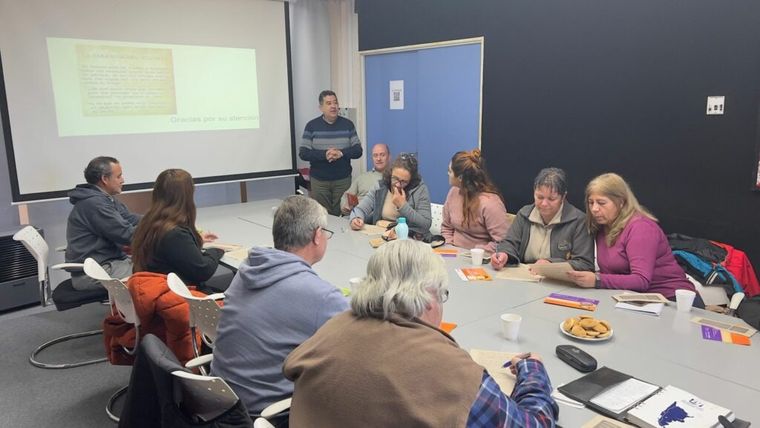 Comerciantes y trabajadores gastronómicos recibieron herramientas clave para evitar la contaminación cruzada. Comerciantes y trabajadores gastronómicos recibieron herramientas clave para evitar la contaminación cruzada.