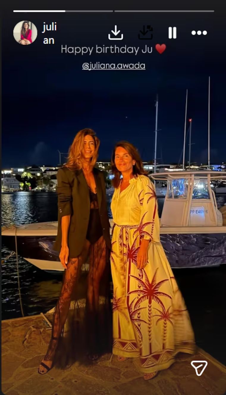 Juliana Awada, espléndida, junto a una amiga en su festejo de cumpleaños. Juliana Awada, espléndida, junto a una amiga en su festejo de cumpleaños.