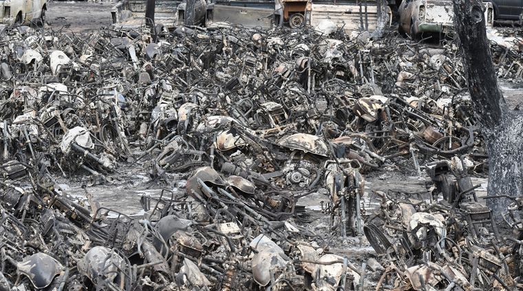 Impresionante cantidad de motos consumidas por el fuego. Foto: ALF PONCE MERCADO / MDZ