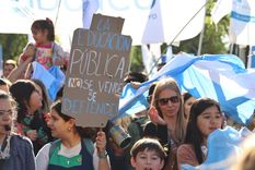 La marcha universitaria convocó a miles de personas a lo largo y ancho del país. Foto: Santiago Tagua / MDZ