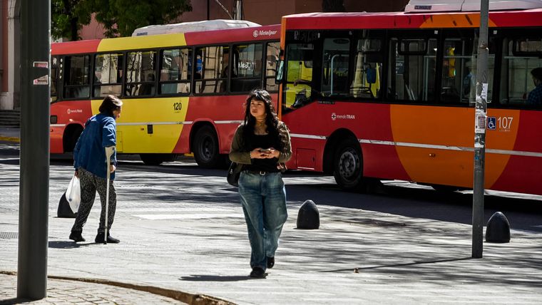 El pronóstico sábado se presenta con cielo parcialmente nublado y temperaturas agradables, pero hacia la noche podrían llegar las tormentas. 