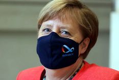 angela merkel: estamos viendo luz al final del tunel