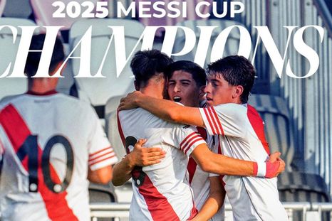 Los pibes de River hicieron historia al consagrarse en la primera edición de la Messi Cup en Miami. Los pibes de River hicieron historia al consagrarse en la primera edición de la Messi Cup en Miami.
