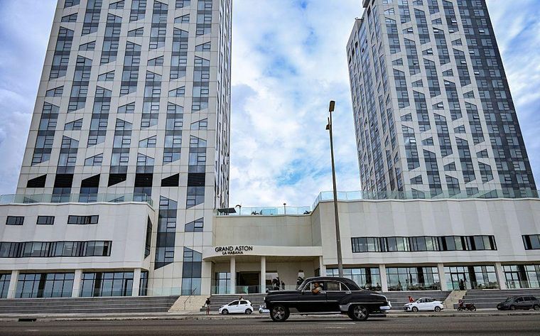 El hotel Grand Aston La Habana, inaugurado en 2022 con unas 600 habitaciones en el céntrico barrio del Vedado, pertenece al grupo Gaviota, integrado en Gaesa.