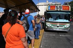 El fuerte desplome del poder adquisitivo hace que los argentinos destinen cada vez un porcentaje mayor de su sueldo para ir hasta su lugar de trabajo. Foto: Noticias Argentinas