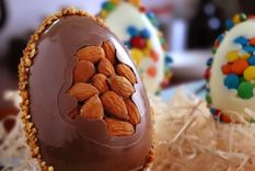 Hacé tu propio huevo de Pascua casero. Foto: CUKit