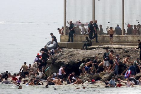 España tiene una crisis migratoria que impacta en la política de Pedro Sánchez y tensa su diálogo con Marruecos.&nbsp;