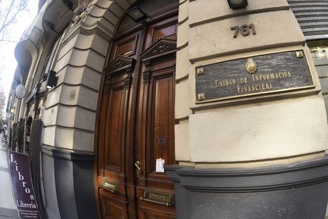 La Unidad de Informacion Financiera dispuso el congelamiento administrativo de activos vinculados al financiamiento de armas de destrucción masiva en la Argentina.