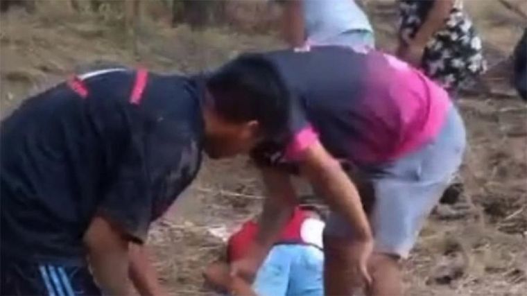 Violento enfrentamiento en La Matanza Foto: Captura Video