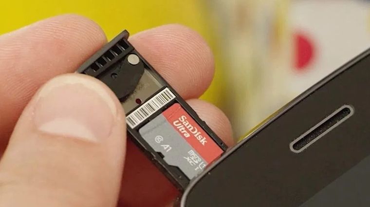 Mensajes de error, archivos que desaparecen o lentitud extrema suelen ser las primeras señales de que una tarjeta SD está fallando.