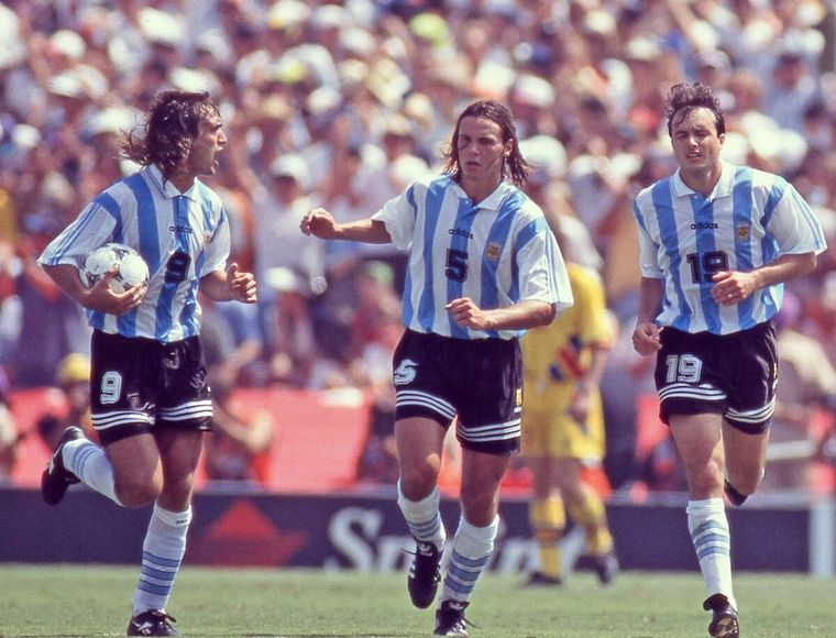 Batistuta, Redondo y Balbo, figuras de la Selección de Basile. Foto: Masahide Tomikoshi