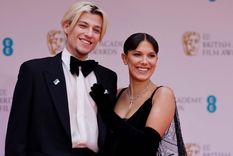 Foto: https://elpais.com/gente/2022-03-14/millie-bobby-brown-y-su-novio-el-hijo-de-jon-bon-jovi-aparecen-por-primera-vez-juntos-en-los-bafta.html
