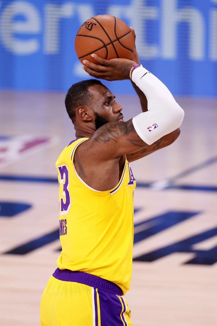 Los Angeles Lakers El notable LeBron James Foto: EFE