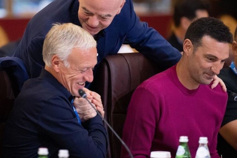 Scaloni y Deschamps, juntos en el Foro de Entrenadores de la FIFA Foto: FIFA