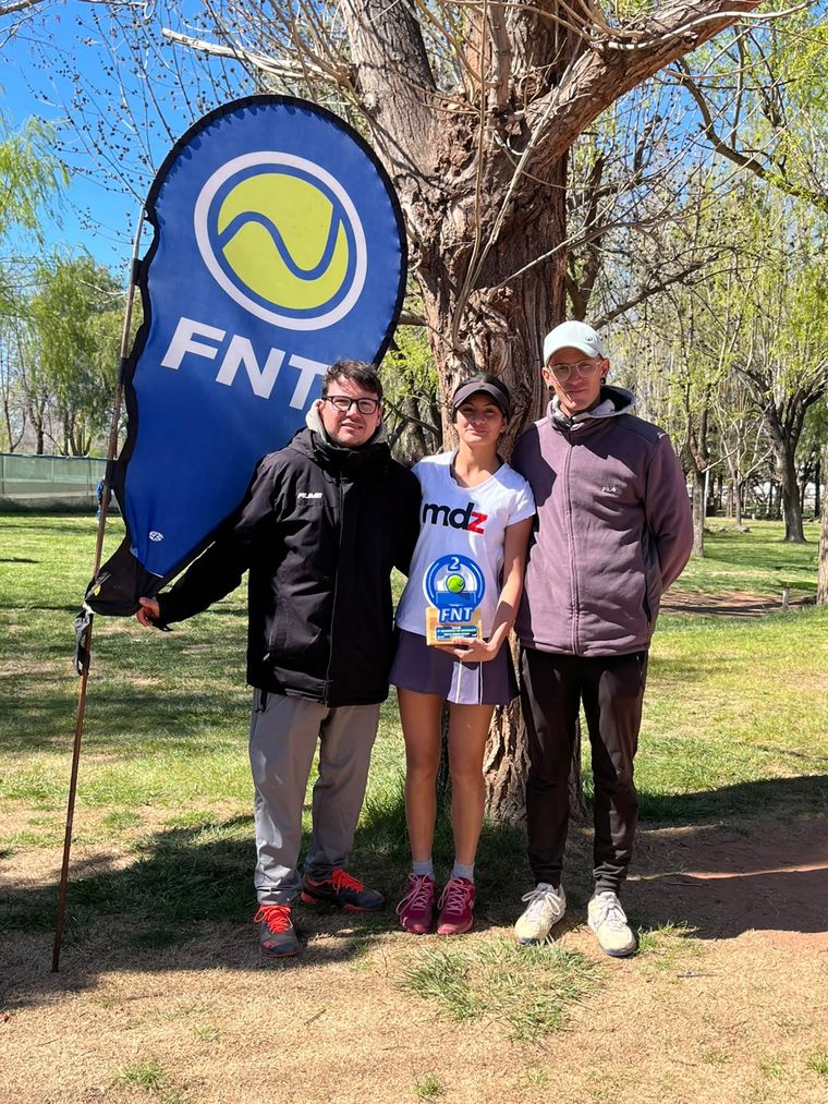 Juana Torres, una de las jóvenes promesas del tenis mendocino, continúa sumando experiencia en torneos nacionales y cuenta con el acompañamiento de MDZ como sponsor oficial.