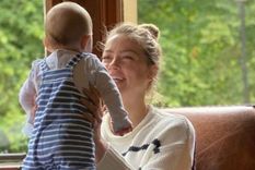 Foto: https://notifarandula.club/amber-heard-comparte-foto-con-una-nina-mientras-habla-sobre-los-mejores-6-meses-de-su-vida/
