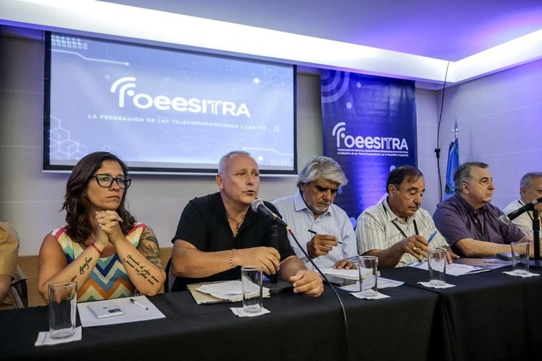 Cristian Vander, flamante Secretario General de la FOEESITRA, junto al ministro de Trabajo bonaerense Walter Correa Cristian Vander, flamante Secretario General de la FOEESITRA, junto al ministro de Trabajo bonaerense Walter Correa