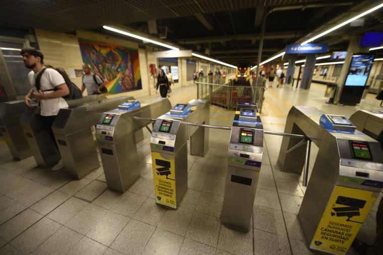 Molinete Línea C Retiro Subte EMOVA Transporte Público