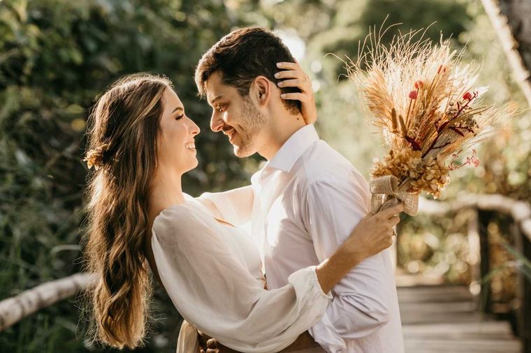 Mono si tienes ganas de tener pareja está la energía de amor dando vueltas cerca tuyo. Anímate a conocer a esa persona que deseas que llegue a tu vida. Foto: Unsplash.