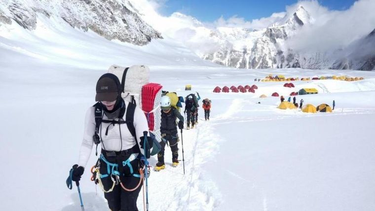 A lo largo de la ruta sur hacia el Everest hay cuatro campamentos que los escaladores suelen utilizar como puntos de aclimatación.