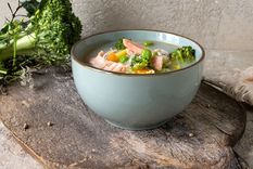 Sopa de salmón y brócoli Una receta simple y deliciosa para disfrutar en minutos. Foto: Shutterstock