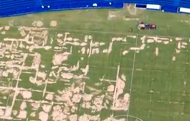 Boca sigue con los trabajos en el césped de La Bombonera Foto: La Nación +