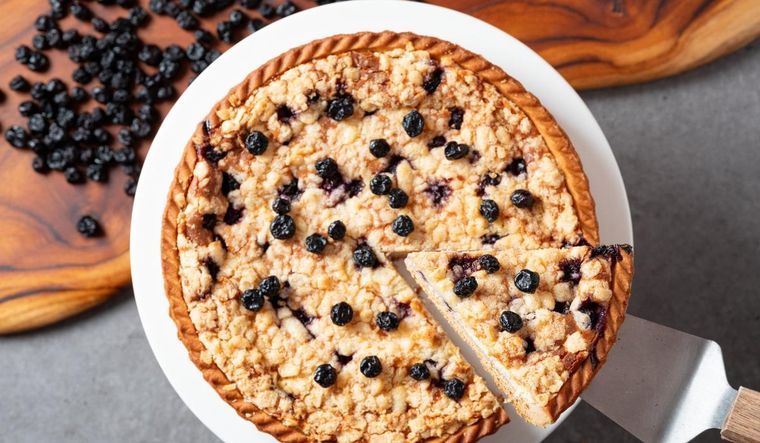 Una deliciosa porción de esta receta deliciosa de ricota y arándanos