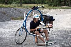 Cama, cocina, carpa y escritorio, todo en una bicicleta. Foto: Foto: IG @cercle_the_world