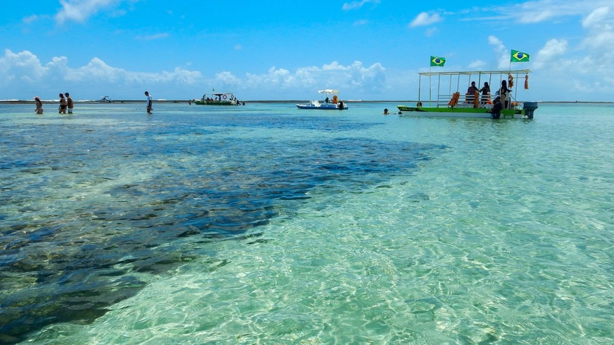 Parece el Caribe: la playa de Brasil con agua turquesa que muchos eligen para escapar del ruido