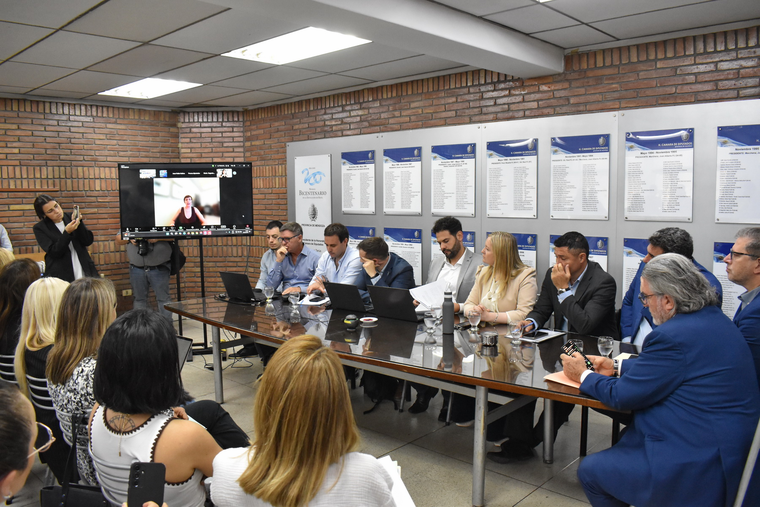 Debate legislativo sobre proyectos mineros en Mendoza. Debate legislativo sobre proyectos mineros en Mendoza.