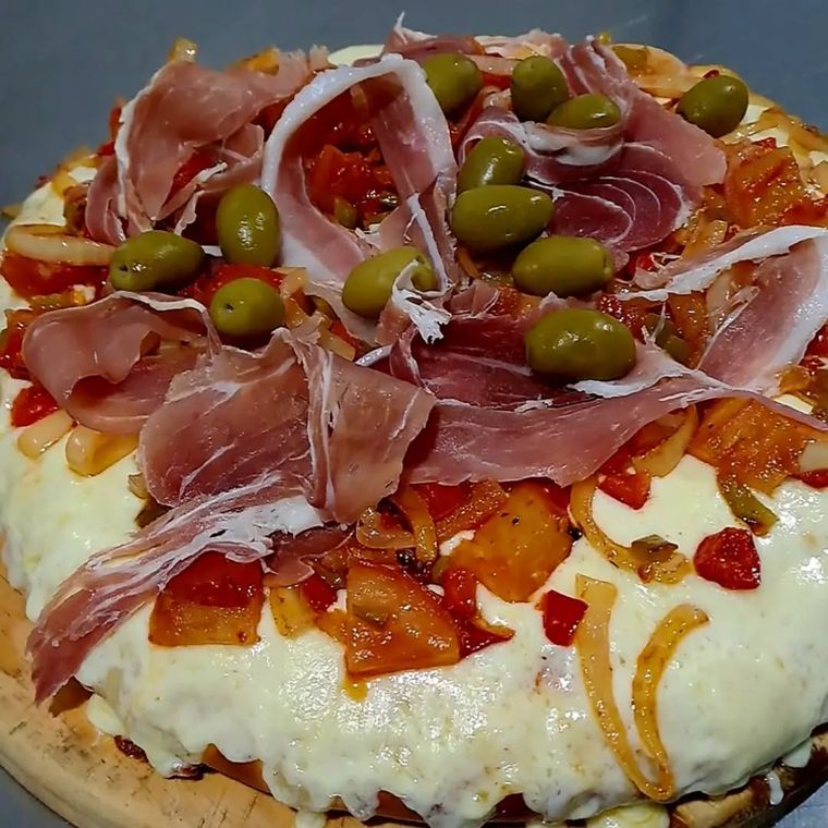 Así luce la pizza criolla que vende un local de Las Heras. Así luce la pizza criolla que vende un local de Las Heras.