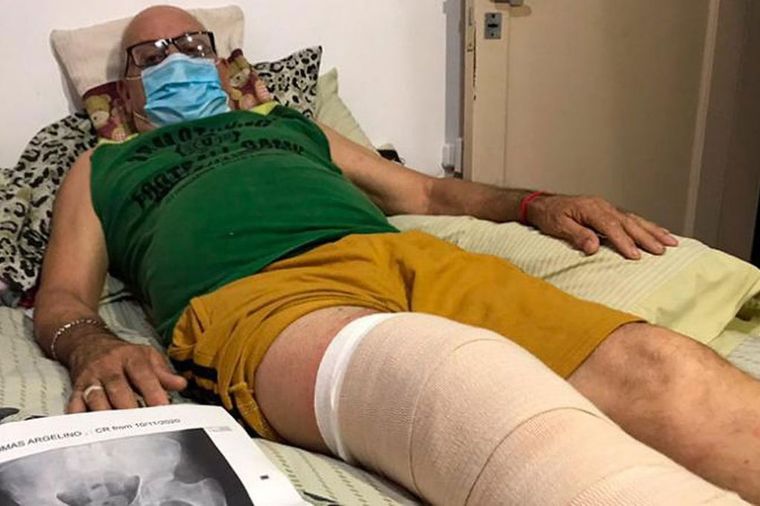 El jubilado debía operarse de la cadera y terminó con una cirugía de rodilla Foto: Gentileza El Doce/Andrés Ferreyra