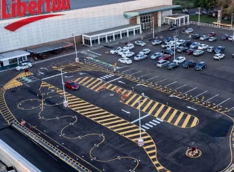 Tras varios años en expansión el grupo empresarial que maneja Hipermercados Libertad decidió reducir sus operaciones y transformarse en supermercado.&nbsp;