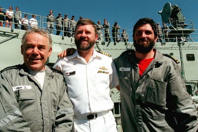 Luego de 4 días, Tony Bullimore fue rescatado de las gélidas aguas del Océano Pacífico. Foto: BBC