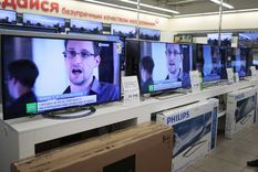 que debe hacer snowden para salir de moscu