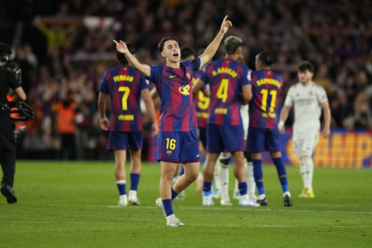 El Barcelona s econsagró campeón de LaLiga tras vencer al Real Madrid en El Clásico.