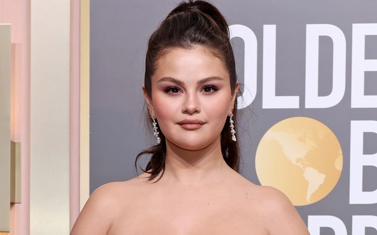 Foto: https://www.chicmagazine.com.mx/estilo-de-vida/moda/selena-gomez-vestido-de-terciopelo-en-golden-globes-2023-fotos