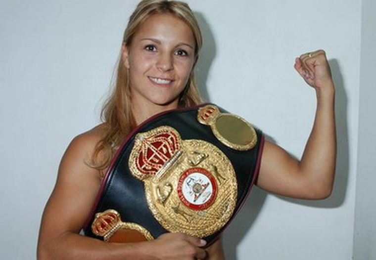 Bopp quiere seguir reinando en el boxeo y bailar en el programa de Tinelli. Foto: Telam