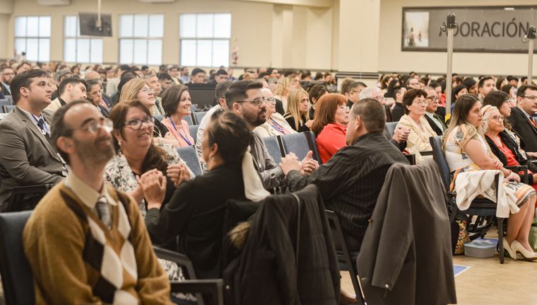 En Córdoba se realizó una convención de Testigos de Jehová en lengua de señas argentina con asistencia de 12 provincias.