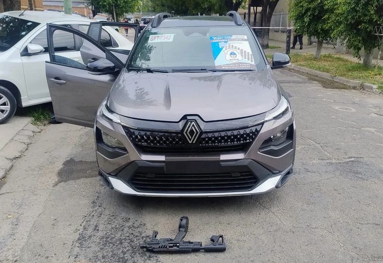 El cantante “Ponte Perro” fue víctima de un violento asalto en su vivienda del partido bonaerense de Ituzaingó que derivó en una persecución, un tiroteo y la muerte de uno de los delincuentes.