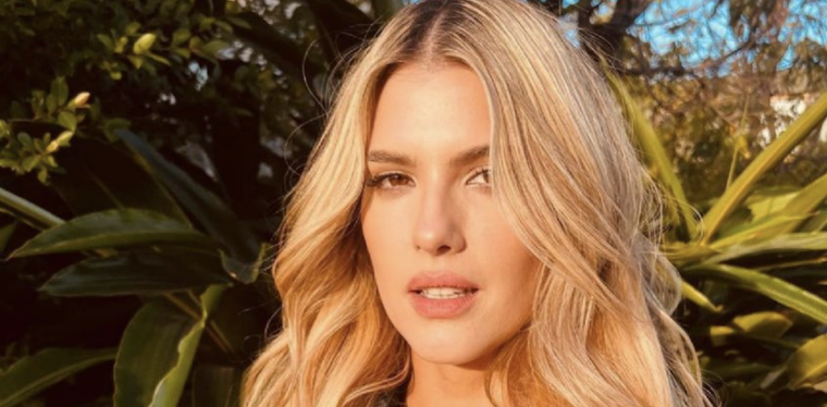 La modelo de casi 40 años deslumbra desde las playas de Uruguay con su figura Foto: Instagram @merydelcerrook