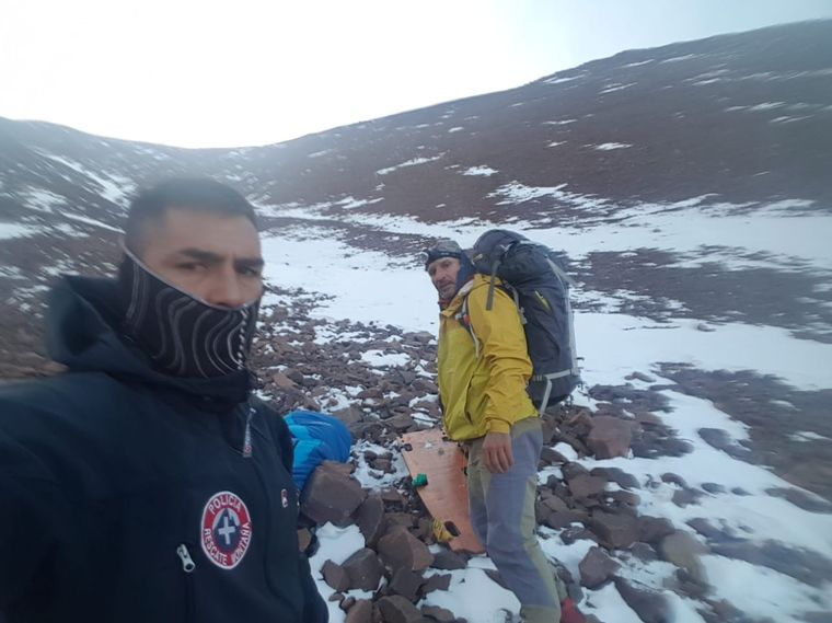 Rescatistas asistieron a una andinista herida en Potrerillos. Foto: Ministerio de Seguridad