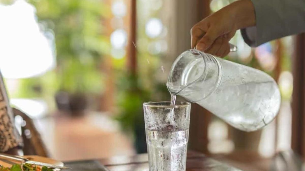 Beber menos de un litro y medio de agua: los riñones lo sufren primero