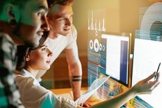 Los equipos de trabajo atraviesan una transformación generacional sin precedentes. Foto: Shutterstock Los equipos de trabajo atraviesan una transformación generacional sin precedentes. Foto: Shutterstock