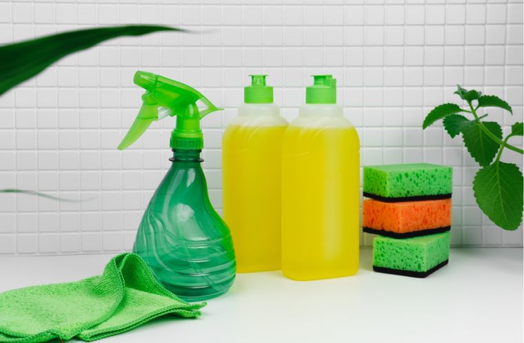 Entre los productos prohibidos por Anmat se encuentran desengrasantes y detergentes. Foto: Shutterstock Entre los productos prohibidos por Anmat se encuentran desengrasantes y detergentes. Foto: Shutterstock