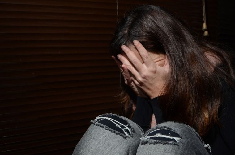 La nena de 14 años era obligada por su abuela a sacarse fotos y a hacer videos porno que después le vendía a unos presos