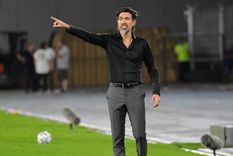 Domínguez criticó el arbitraje y habló de la diferencia de jerarquía. Foto: Foto Baires