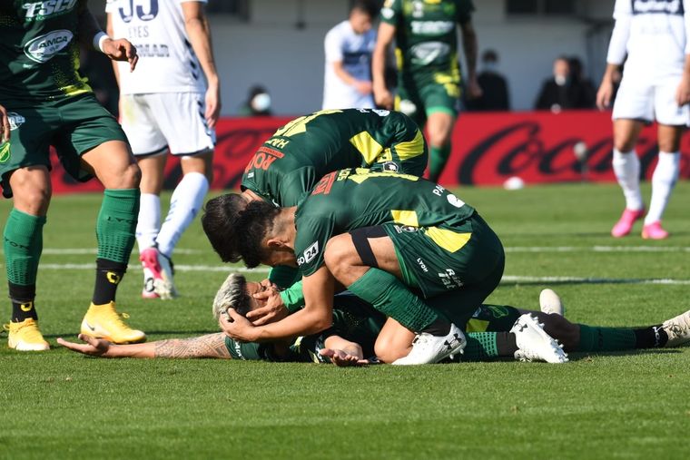 Defensa ganó un partido increíble. Foto: @ClubDefensayJus